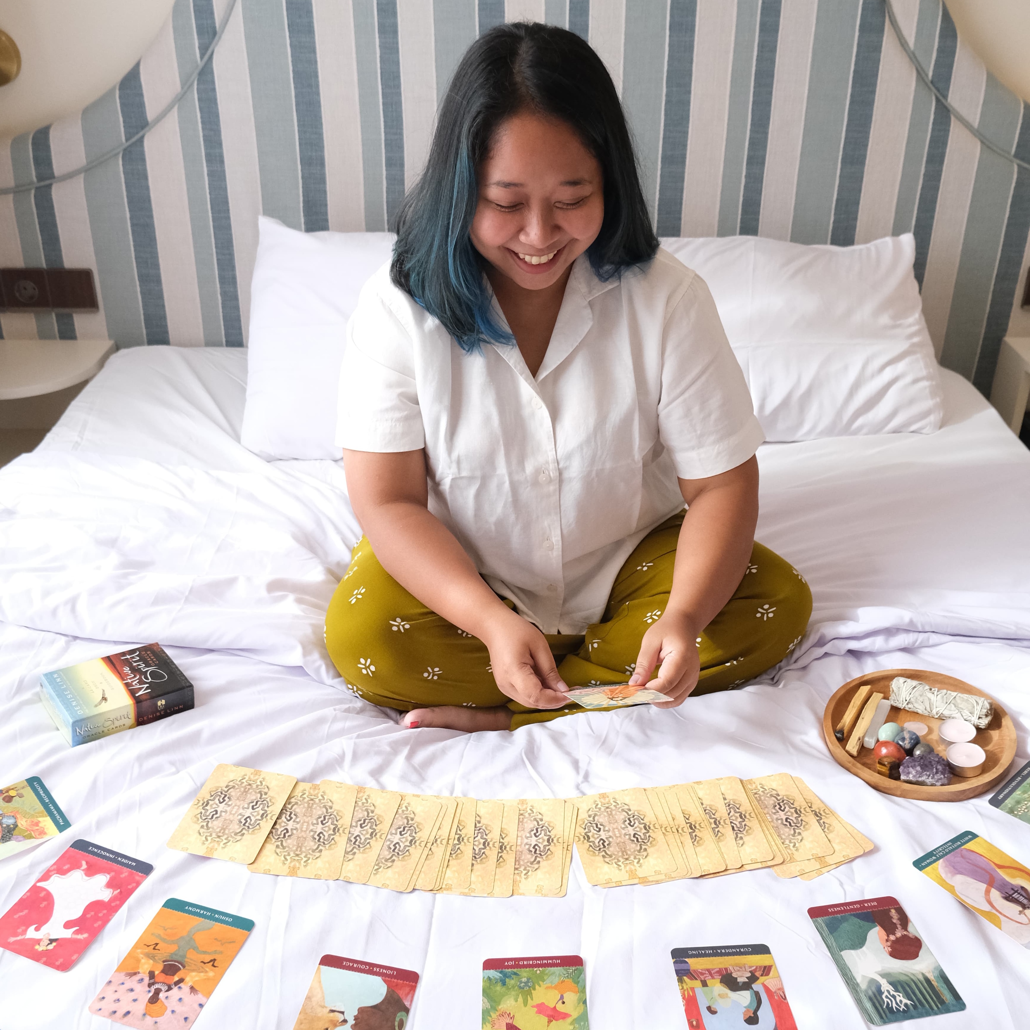 Tarot and oracle card reading with Mardew